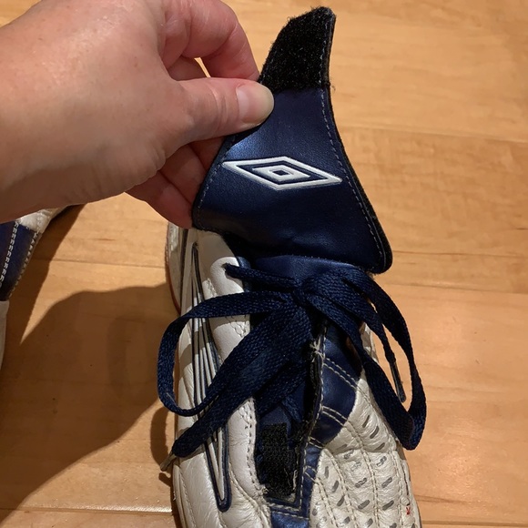 Indoor Umbro Women’s Soccer Shoes - size 7 - Picture 9 of 15